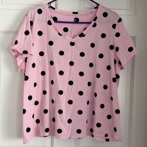 💚 5 for $15! 💚 Pink V Neck T-Shirt with Polka Dots pajama top